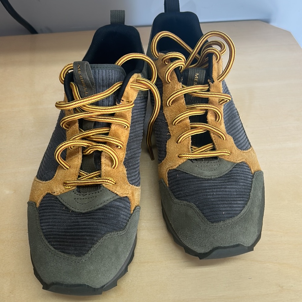Merrells like new!  Brand new hiking laces size 9